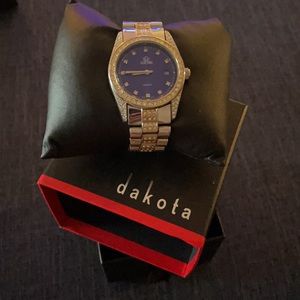 WATCH-Stunning 🤩 unisex watch. Beautifully designed and Great weight!